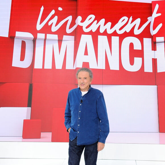 Exclusif - Michel Drucker - Enregistrement de l'émission Vivement Dimanche au Studio Gabriel à Paris ; diffusée le 27 août 2023. © Guillaume Gaffiot / Bestimage