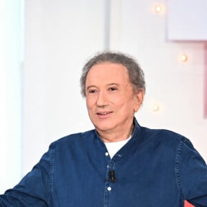 Exclusif - Michel Drucker - Enregistrement de l'émission Vivement Dimanche au Studio Gabriel à Paris ; diffusée le 27 août 2023. © Guillaume Gaffiot / Bestimage