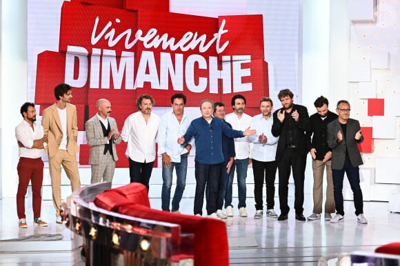 Exclusif - David Jarre, Willy Rovelli, Viktor Vincent, Alex Vizorek, Eric Carriere, Michel Drucker, Francis Ginibre, Mathieu Madenian, Jeanfi Janssens, Olivier de Benoist, Tom Villa et Emmanuel Chaunu - Enregistrement de l'émission Vivement Dimanche au Studio Gabriel à Paris ; diffusée le 27 août 2023. © Guillaume Gaffiot / Bestimage