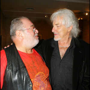 Carlos - le chanteur Hugues Aufrey reçoit les insignes de commandeur dans l'ordre des arts et des lettres au Musée Maillol à Paris. ©Coadic Guirec / Bestimage