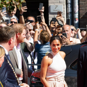 Le prince Harry, duc de Sussex et Meghan Markle, duchesse de Sussex, arrivent à l'hôtel de ville pour l'événement Invictus Games Dusseldorf 2023 One Year to Go, à Düsseldorf, Allemagne, le 6 septembre 2022. 