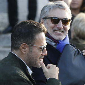 C'était pour les obsèques de Philippe Gildas.
José Garcia, Antoine de Caunes - Sorties des obsèques du journaliste, animateur de télévision et animateur de radio français Philippe Gildas en la salle de la Coupole au crématorium du cimetière du Père-Lachaise à Paris, France, le 5 novembre 2018.