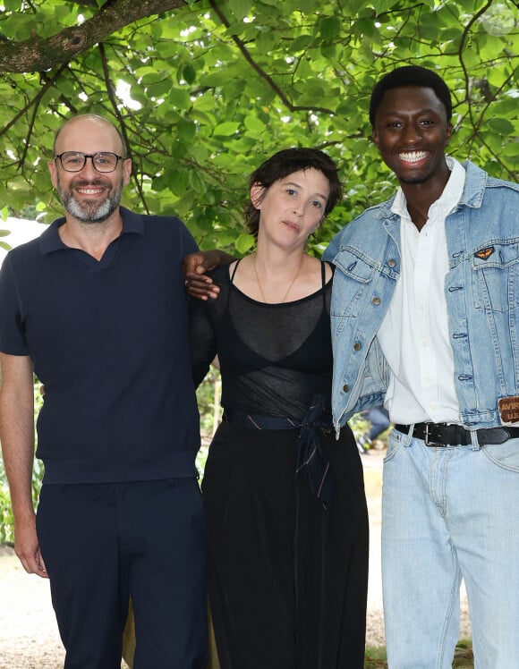 Stephane Marchetti, Florence Loiret Caille et Saabo Balde - Photocall du film "La tête froide" lors de la 16ème édition du festival du film francophone (FFA) de Angoulême le 26 août 2023. © Coadic Guirec / Bestimage 