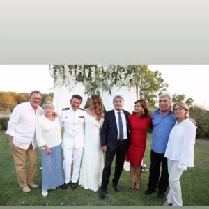 Benjamin Castaldi entouré de ses proches lors de son mariage avec Aurore Aleman le 27 août 2016. ©Instagram