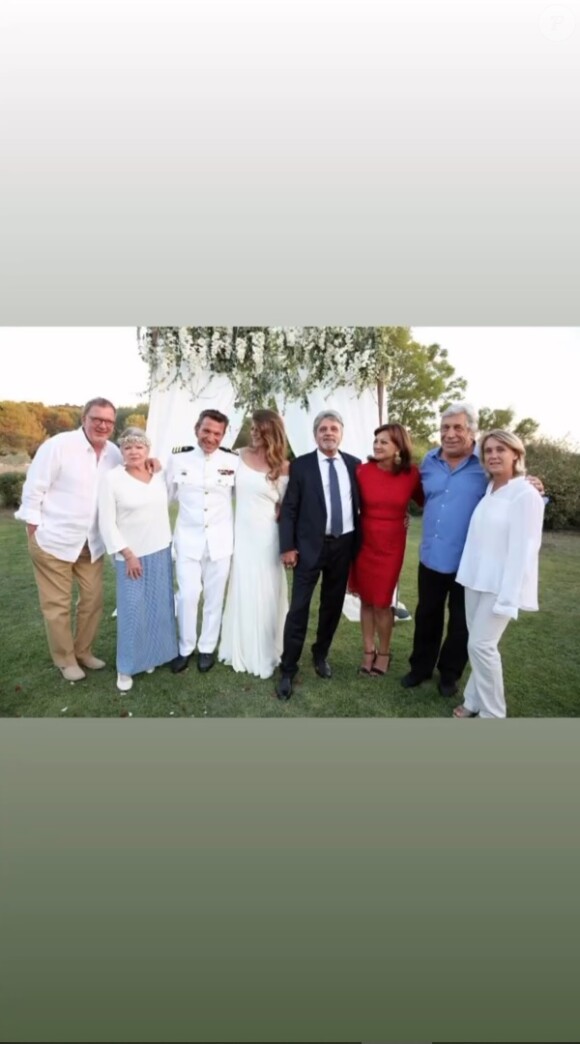 Benjamin Castaldi entouré de ses proches lors de son mariage avec Aurore Aleman le 27 août 2016. ©Instagram
