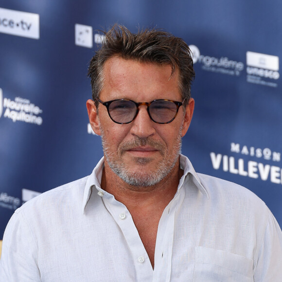 Benjamin Castaldi (Casque d'Or) sur le tapis bleu de la 16ème édition du festival du film francophone de Angoulême le 23 août 2023. © Coadic Guirec / Bestimage