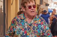 Elton John victime d'une mauvaise chute dans sa maison à Nice : la star britannique est hospitalisée