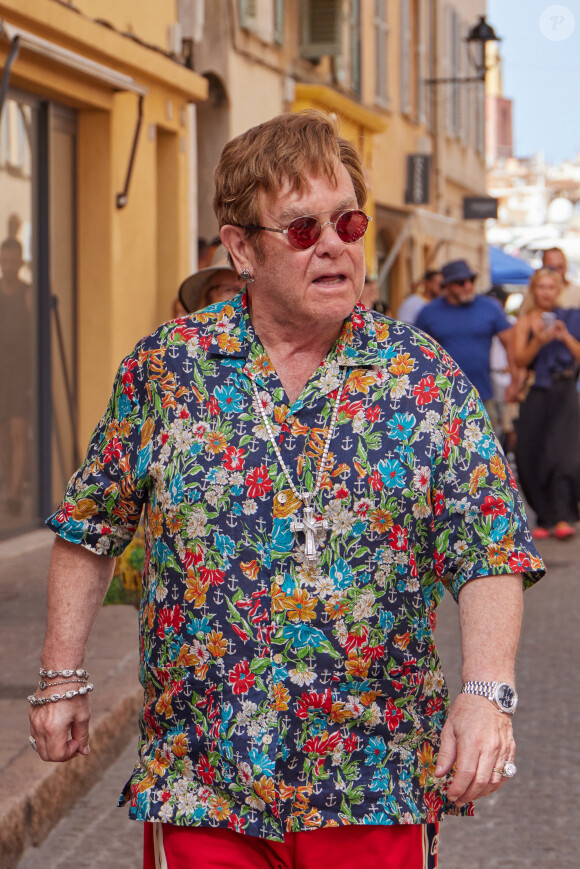 Elton John va au restaurant "Loulou" à Ramatuelle avant de faire du shopping à Saint-Tropez. © Agence / Bestimage 