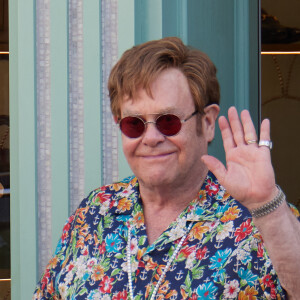 Elton John va au restaurant "Loulou" à Ramatuelle avant de faire du shopping à Saint-Tropez. © Agence / Bestimage