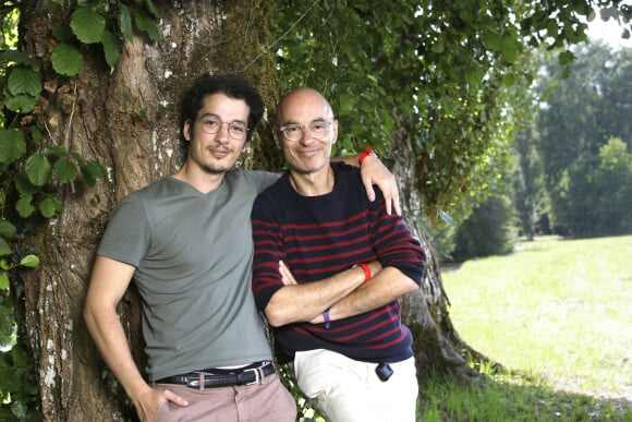 Bernard Werber avec son fils Jonathan Werber - 5ème édition des écrivains chez Gonzague Saint Bris à Chanceaux-Près-Loches le 27 aout 2023. © Cédric Perrin/Bestimage