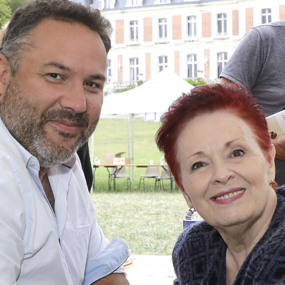 Ainsi que celles de Bruce Toussaint et Fabienne Thibeault.
Bruce Toussaint et Fabienne Thibeault - 5ème édition des écrivains chez Gonzague Saint Bris à Chanceaux-Près-Loches le 27 aout 2023. © Cédric Perrin/Bestimage