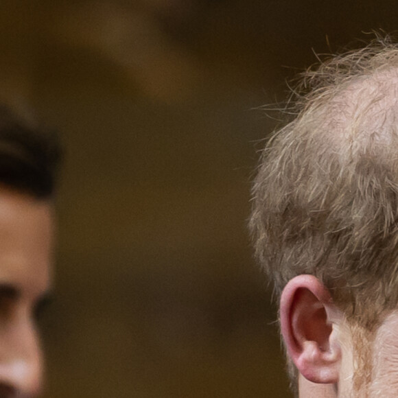 Accompagné de son avocat D.Sherborne, le prince Harry, duc de Sussex, quitte la Haute Cour de Londres au deuxième jour de son témoignage contre un tabloïd accusé de piratage de messageries téléphoniques. C'est la première apparition d'un membre de la famille royale à la barre en plus d'un siècle. Londres, le 7 juin 2023. 