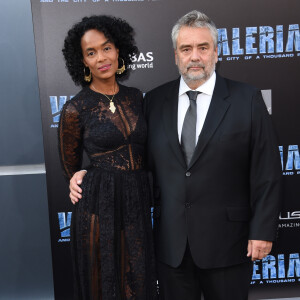 Mais elle l'aime toujours.
Luc Besson avec sa femme Virginie Besson-Silla à la première de 'Valerian and the City of a Thousand Planets' au théâtre Chinois à Hollywood, le 17 juillet 2017 © Chris Delmas/Bestimage 