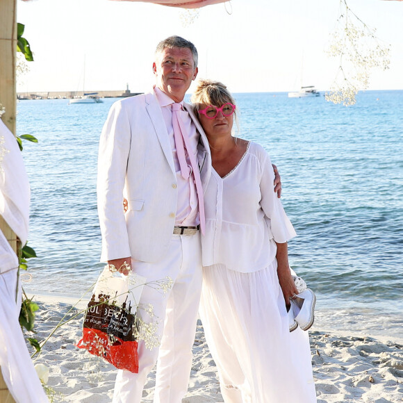 A savoir l'animatrice et chroniqueuse Christine Bravo, aujourd'hui mariée à Stéphane Bachot.
Exclusif -  Soirée du mariage de Christine Bravo et Stéphane Bachot sur la plage du restaurant Marinella à l'Ile Rousse en Corse le 11 Juin 2022 © Dominique Jacovides / Bestimage