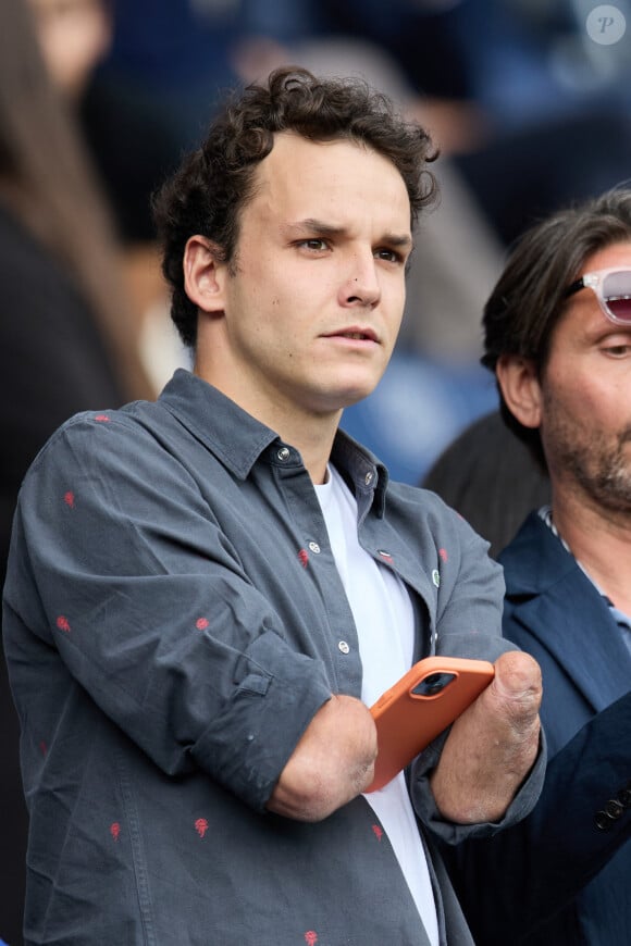 Le couple attend désormais son premier enfant, qui devrait naître bientôt

Théo Curin - People au match de football "PSG vs Lorient" au Parc des Princes à Paris. Le 30 avril 2023 © Cyril Moreau / Bestimage