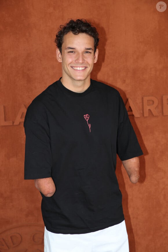 Après leur histoire, la belle brune a vite retrouvé l'amour avec Alexis

Le Nageur handisport, Théo Curin - Les célébrités au village lors des Internationaux de France de Tennis de Roland Garros 2022 à Paris, le 25 mai 2022. © Bertrand Rindoff Petroff / Bestimage