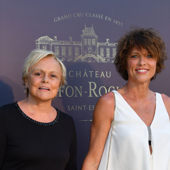 Muriel Robin s'est exprimée sur sa femme Anne Le Nen dans "50' Inside".
Muriel Robin et sa femme Anne Le Nen - 9ème gala étoilé Patrick Mouratoglou (coach légendaire de S. Williams) au profit de la Fondation Champ'seed à la Mouratoglou Academy afin de soutenir les jeunes espoirs du tennis mondial à Biot. ©Bestimage