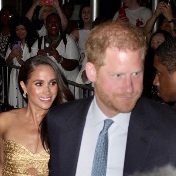 Le prince Harry, duc de Sussex et Meghan Markle, duchesse de Sussex, et sa mère Doria Ragland, à la sortie de la cérémonie des "Women of Vision Awards" au Ziegfeld Theatre à New York, le 16 mai 2023. ©Backgrid USA / Bestimage