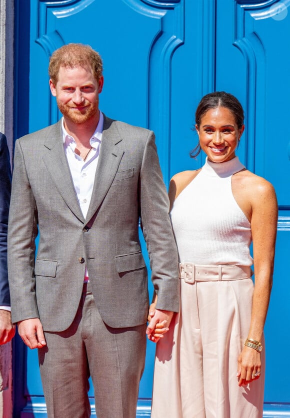 Le prince Harry, duc de Sussex et Meghan Markle, duchesse de Sussex, arrivent à l'hôtel de ville pour l'événement Invictus Games Dusseldorf 2023 One Year to Go, à Düsseldorf, Allemagne, le 6 septembre 2022. ©Backgrid USA / Bestimage