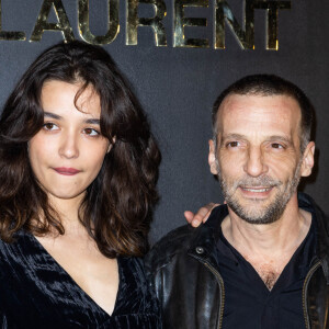 Carmen Kassovitz, Mathieu Kassovitz - People au photocall du défilé Saint-Laurent Prêt-à-porter Automne/Hiver 2022/2023 dans le cadre de la Fashion Week de Paris, France, le 1er Mars 2022. © Olivier Borde /Bestimage 