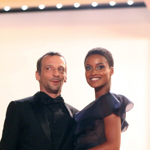 Mathieu Kassovitz et sa compagne Aude Legastelois (Habillée en Dior) - Montée des marches du film "Happy End" lors du 70ème Festival International du Film de Cannes. Le 22 mai 2017. © Borde-Jacovides-Moreau/Bestimage 