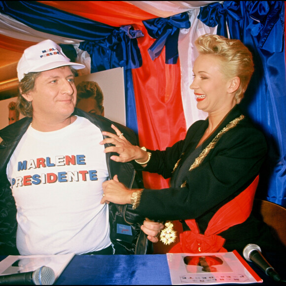Il n'est pas le seul à être connu dans sa famille, puisqu'il est le fils du danseur cubain Michel Guevara... et de la française Marlène Moureau.
Marlène Mourreau candidate aux élections présidentielles de 1995 avec Patrick Sébastien.