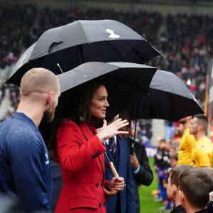 Kate Catherine Middleton, princesse de Galles, rencontre l'équipe d'Angleterre de rugby lors du match "Angleterre vs Papouasie Nouvelle-Guinée" pour les 1/4 de finale de la Coupe du Monde de Rugby à XIII. Le 5 novembre 2022 