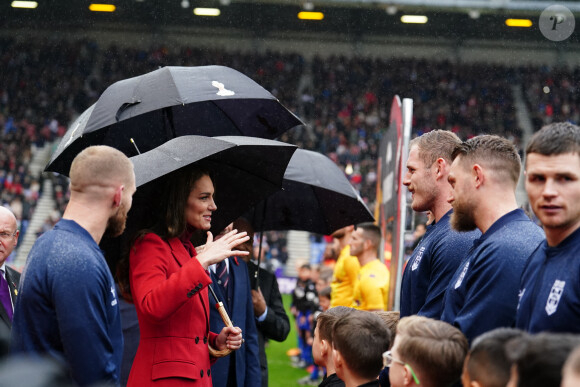 Kate Catherine Middleton, princesse de Galles, rencontre l'équipe d'Angleterre de rugby lors du match "Angleterre vs Papouasie Nouvelle-Guinée" pour les 1/4 de finale de la Coupe du Monde de Rugby à XIII. Le 5 novembre 2022 