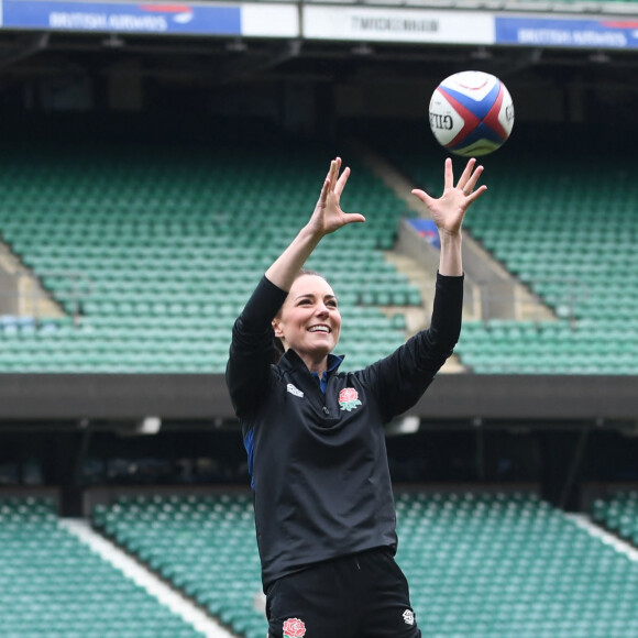 Catherine (Kate) Middleton, duchesse de Cambridge, participe à l'entraînement de rugby au stade de Twickenham à Londres en sa qualité de nouvelle marraine des Rugby Football Union et de la Rugby Football League, le 2 février 2022. 