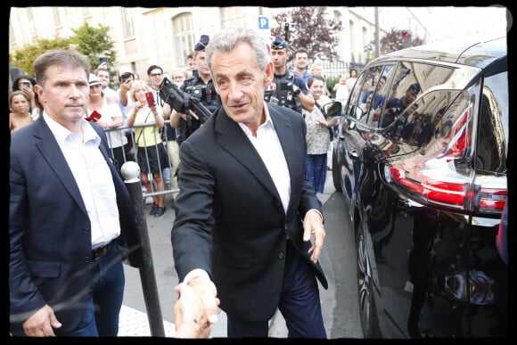 Nicolas Sarkozy - L'ancien président de la République N.Sarkozy dédicace son livre "Le temps des combats" à la librairie Lamartine à Paris le 4 septembre 2023. © Alain Guizard / Bestimage 