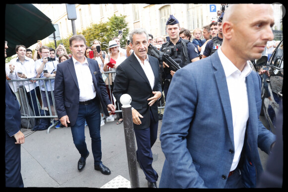 Nicolas Sarkozy - L'ancien président de la République N.Sarkozy dédicace son livre "Le temps des combats" à la librairie Lamartine à Paris le 4 septembre 2023. © Alain Guizard / Bestimage 