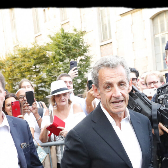 Nicolas Sarkozy - L'ancien président de la République N.Sarkozy dédicace son livre "Le temps des combats" à la librairie Lamartine à Paris le 4 septembre 2023. © Alain Guizard / Bestimage 