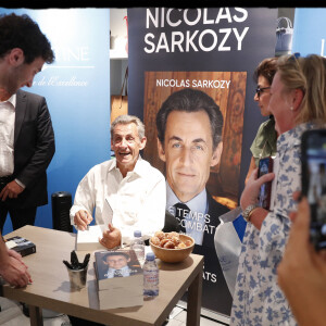 Nicolas Sarkozy et Rachida Dati - L'ancien président de la République N.Sarkozy dédicace son livre "Le temps des combats" à la librairie Lamartine à Paris le 4 septembre 2023. © Alain Guizard / Bestimage 