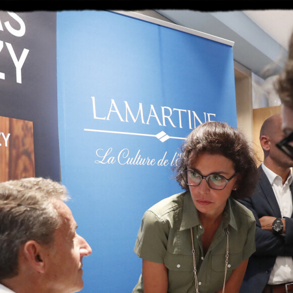 Nicolas Sarkozy et Rachida Dati - L'ancien président de la République N.Sarkozy dédicace son livre "Le temps des combats" à la librairie Lamartine à Paris le 4 septembre 2023. © Alain Guizard / Bestimage 