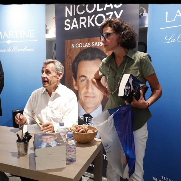 Nicolas Sarkozy et Rachida Dati - L'ancien président de la République N.Sarkozy dédicace son livre "Le temps des combats" à la librairie Lamartine à Paris le 4 septembre 2023. © Alain Guizard / Bestimage 