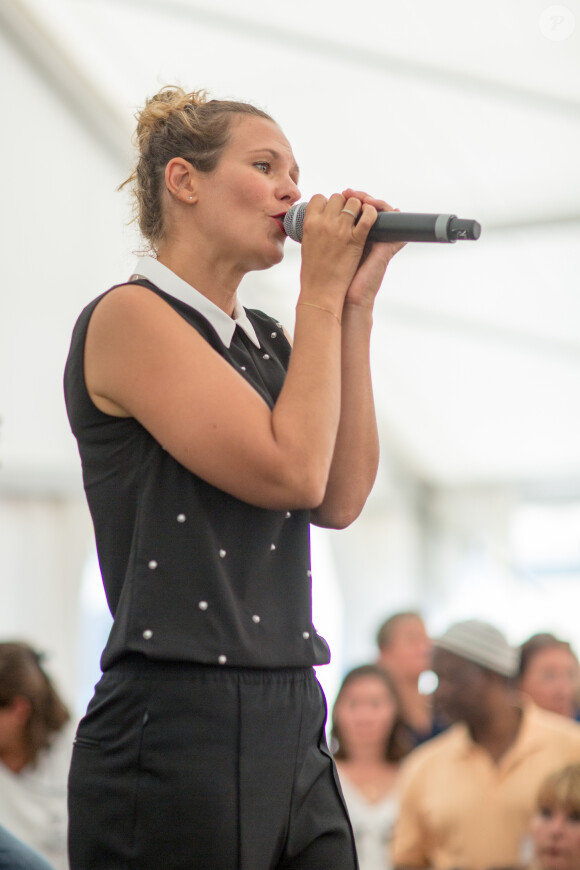 Un bel hommage !
Exclusif - La chanteuse Lorie (Laure Pester) - La Première Dame et Laure Pester lors de l'inauguration de la Maison des parents de l'hôpital d'Enfants Margency à Margency. © Moreau-Perusseau / Bestimage 