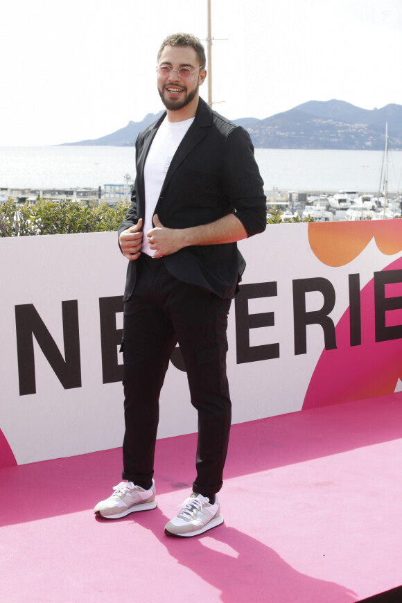 Mais seul son père, Mourad, et une autre source anonyme sont sortis du silence...
Marwan Berreni, Léa François au photocall de la série "Plus belle la vie" lors de la 5ème saison du festival International des Séries "Canneseries" à Cannes, France, le 2 avril 2022. © Denis Guignebourg/Bestimage