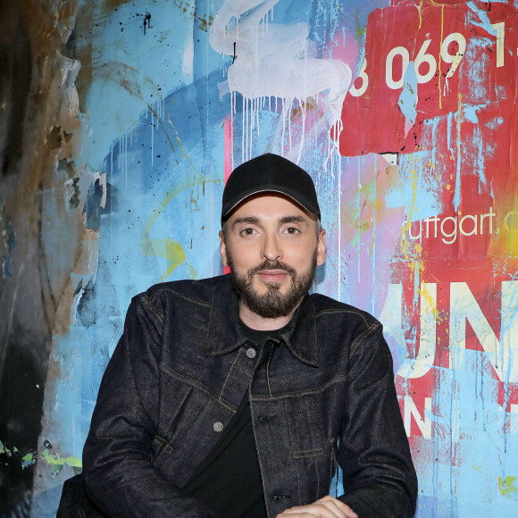 "J'ai fait des implants capillaires, j'ai corrigé mon nez, pour me plaire, à moi. Je ne suis pas dans une logique de perfection... J'en suis beaucoup trop loin !"
Exclusif - Christophe Willem - Backstage - Enregistrement de l'émission "Les 20 chansons préférées 2022", diffusée le 5 janvier 2023