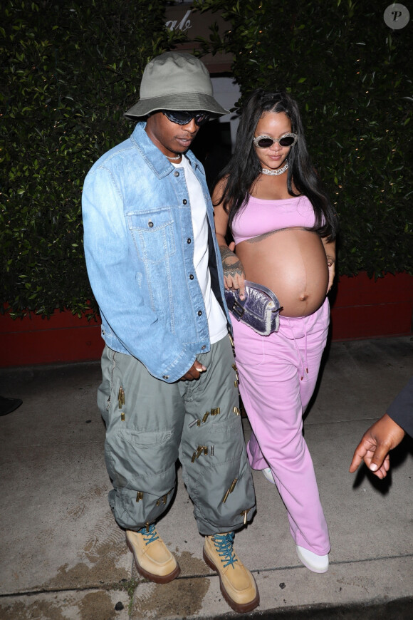 Rihanna enceinte de son deuxième enfant avec ASAP Rocky à Santa Monica le 28 juillet 2023