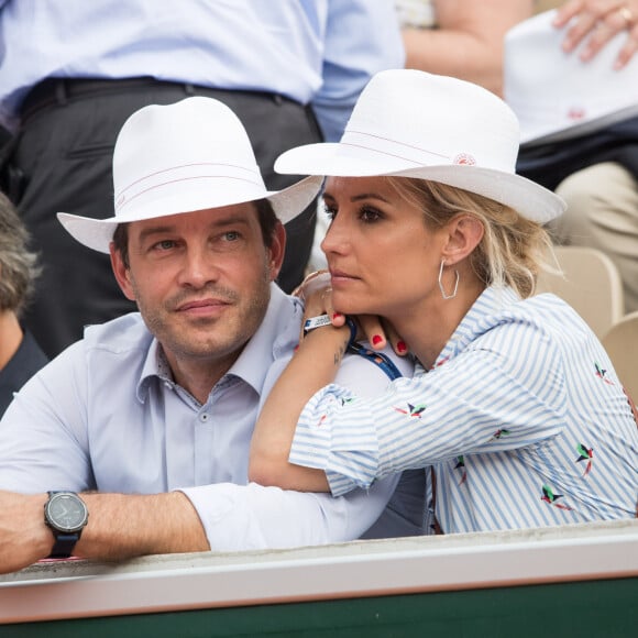 Richard Berry avec Elodie Gossuin et son mari Bertrand Lacherie dans les tribunes lors des internationaux de tennis de Roland Garros à Paris, France, le 4 juin 2019. © Jacovides-Moreau/Bestimage 