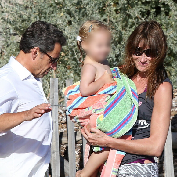 Un lieu unique et authentique
Exclusive - Nicolas Sarkozy, avec sa femme Carla Bruni-Sarkozy et leur fille Giulia en vacances au cap Nègre en 2014