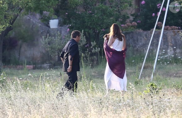 Exclusif : Nicolas Sarkozy et sa femme Carla Bruni arrivant en hélicoptère près de Bormes-les-Mimosas après avoir quitté le cap Nègre en 2012