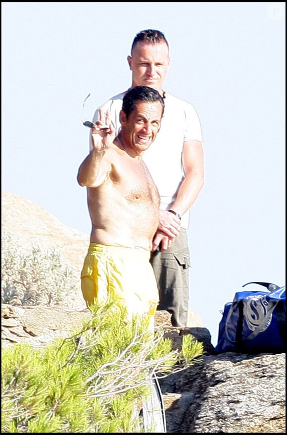L'ancien président y décrit un décor naturel saisissant
Nicolas Sarkozy au cap Nègre en 2009 pour des vacances