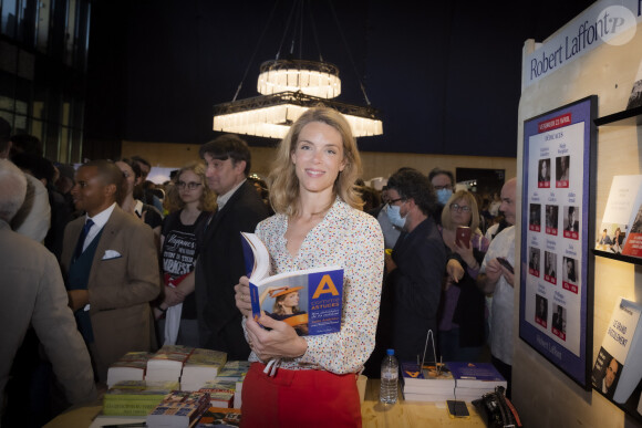 Julie Andrieu au Festival du Livre de Paris au Grand Palais éphémère à Paris, France, le 22 avril 2022. © Jack Tribeca/Bestimage