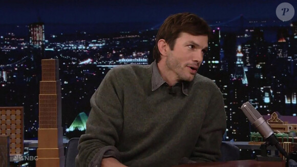 Ashton Kutcher sur le plateau de l'émission "The Tonight Show Starring Jimmy Fallon" à New York, le 7 février 2023. 