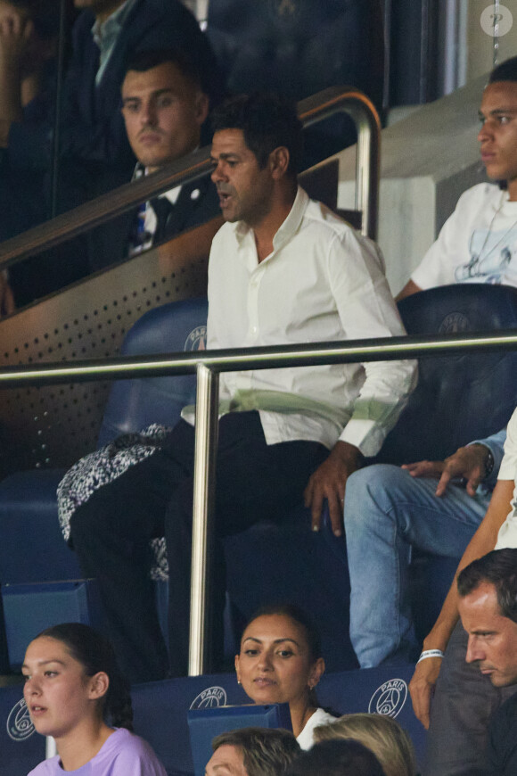 Jamel Debbouze dans les tribunes lors du match amical - France - Irlande (2-0) lors des matchs qualificatifs à l'Euro 2024 au Parc des Prince à Paris le 7 septembre 2023. © Cyril Moreau/Bestimage 