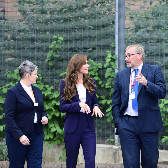 Catherine (Kate) Middleton, princesse de Galles, marraine du Forward Trust, visite la prison HMP High Down de Surrey, Royaume-Uni, le 12 septembre 2023, pour découvrir comment l'organisme caritatif aide les personnes impliquées dans le système de justice pénale à gérer et à se remettre de leur dépendance 