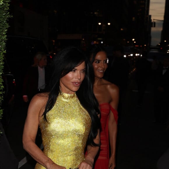 New York City, NY - Lauren Sanchez dazzles in a striking golden dress at the Kering Foundation's second annual Caring for Women dinner, celebrating the organization's 15th anniversary. Pictured: Lauren Sanchez 