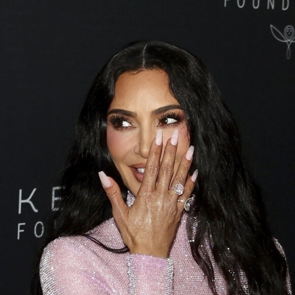New York City, NY - Kim Kardashian pour le second dîner annuel de la fondation "Caring for Women", célébrant les 15 ans de l'organisation, le 12 septembre 2023.