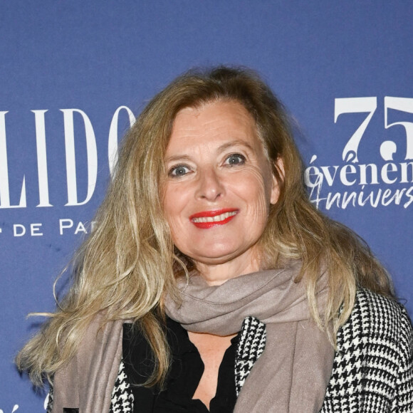 Valérie Trierweiler - People au concert de Nicoletta, à l'occasion de ses 50 ans de carrière, au Lido à Paris. C'est la première fois depuis 20 ans que le Lido accueille un concert. La chanteuse remontera sur cette scène le 7 novembre. Le 4 novembre 2021 © Coadic Guirec / Bestimage